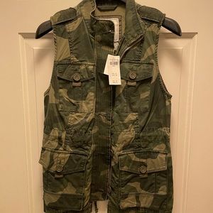 NWT Abercrombie Camo Vest